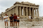 Voi, Mcke, Vollmer und Webbs vor dem Parthenon